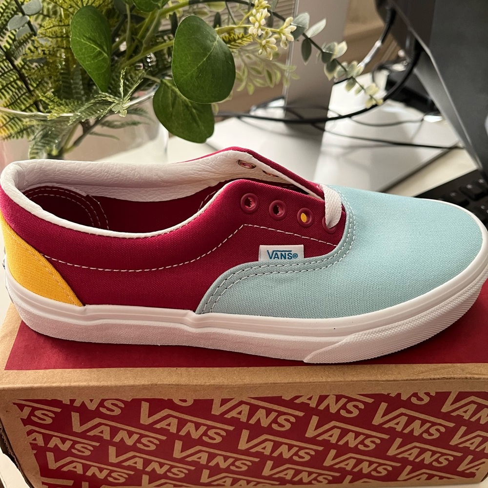 BRAND NEW. They were gifted & do not fit. I’m a size 5 in youth & these are 4.5